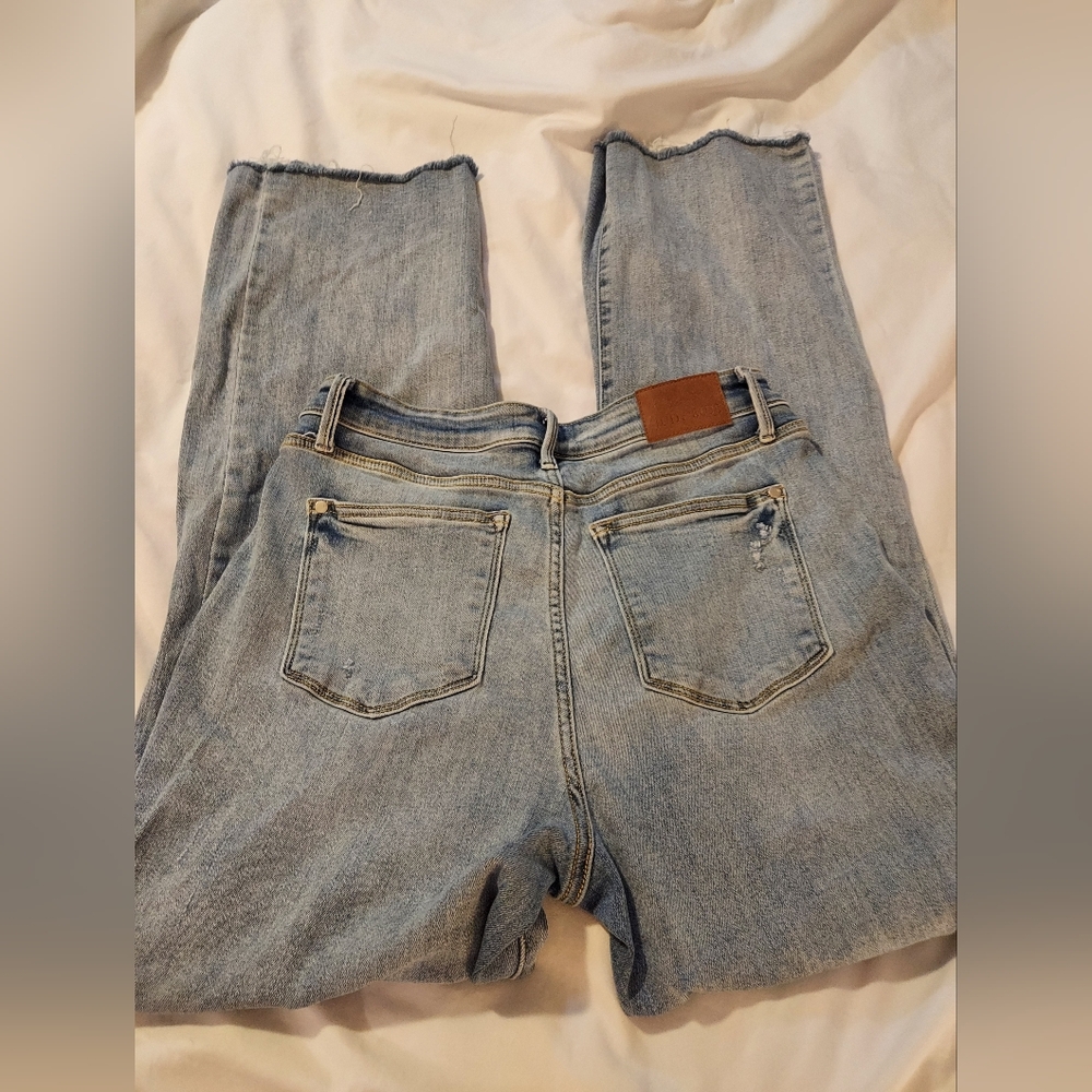 Judy Blue Light Wash Straight Leg Jeans With Raw Edge Hem - 15 - Picture 9 of 9